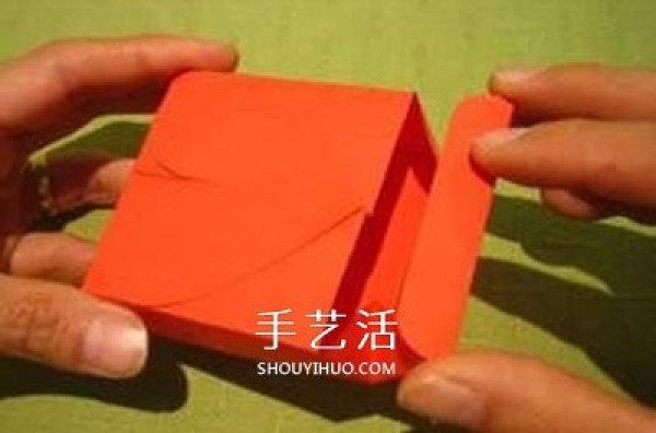 How to fold a Valentines Day gift box with a heart-shaped packaging box origami illustration