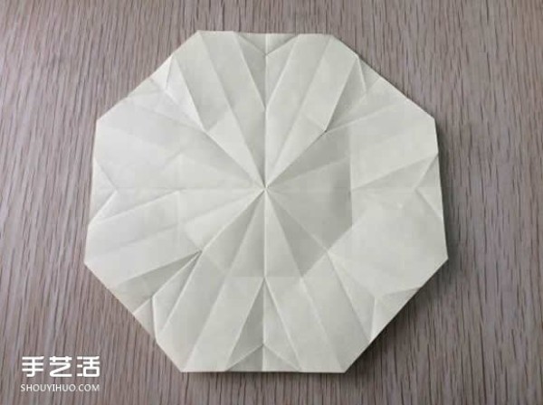 Illustrated tutorial on how to fold an eight-petal flower, steps in the process of origami an eight-petal flower