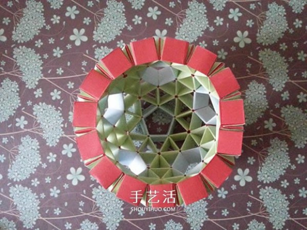 Illustration of the steps of hand-made origami Snapology ball using paper strips to make a sphere