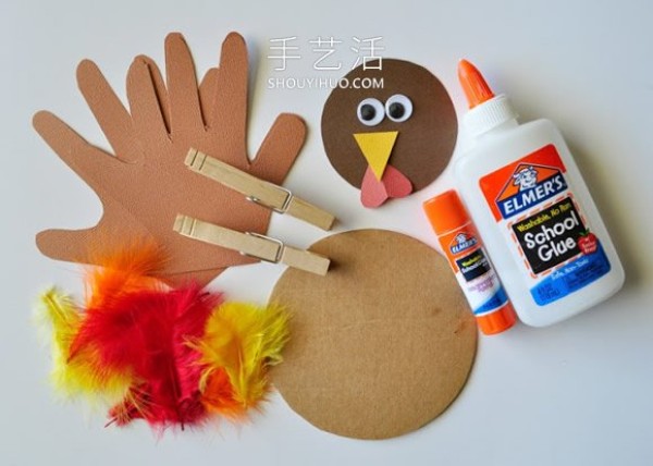 Tutorial on how to make a handmade Thanksgiving cardboard turkey for kindergarten