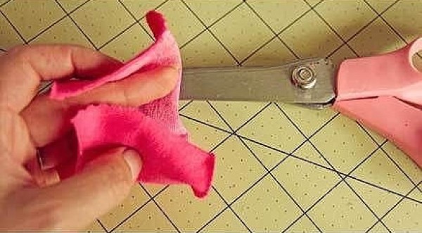 Use old socks to make dolls and DIY cute snake toys for children