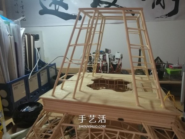 Detailed illustrated tutorial on hand-made Eiffel Tower model with bamboo sticks