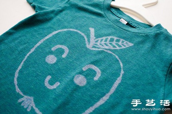 Cute baby T-shirt handmade by the illustrators mother