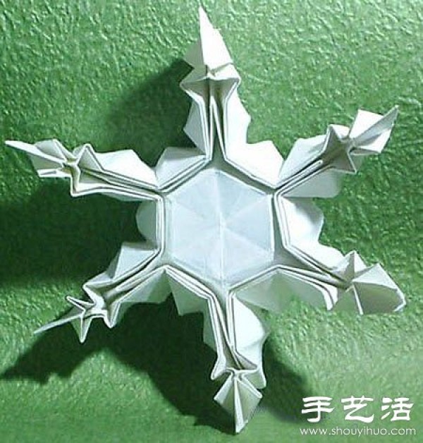 Three-dimensional snowflake origami tutorial, how to fold snowflakes