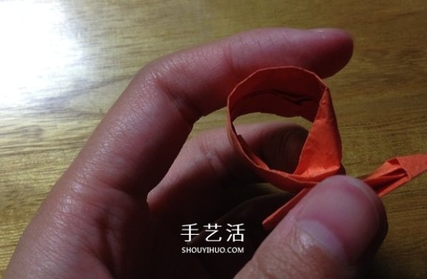 Tutorial on how to fold a love ring and how to fold a heart-shaped ring