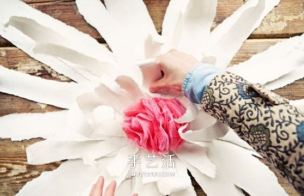 How to make simple and beautiful large paper flowers can be used as wedding decorations