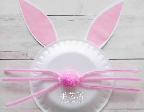 How to make a little white rabbit in a kindergarten by hand using a paper plate