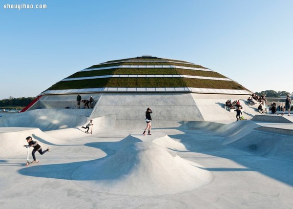 Huge mushrooms landed in Denmarks 1,000-square-foot giant street sports park