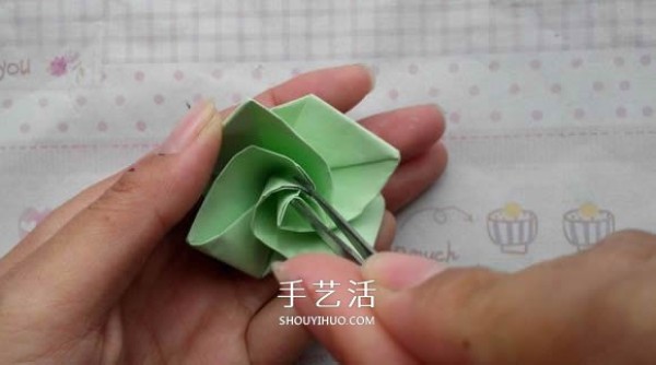 A tutorial on how to fold a diamond rose and a tutorial on how to fold a diamond rose