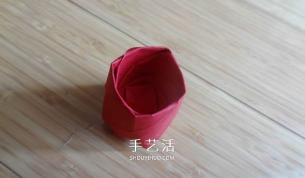 Represents beauty and love! Step by step illustration of handmade origami roses