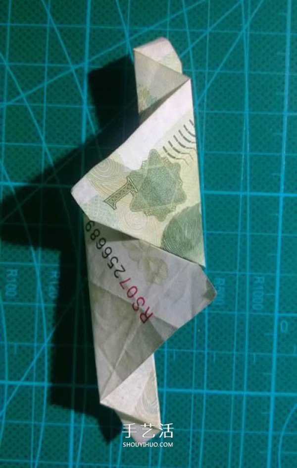 Illustration of the folding method of the hexagonal badge, origami hexagonal badge with one yuan bill