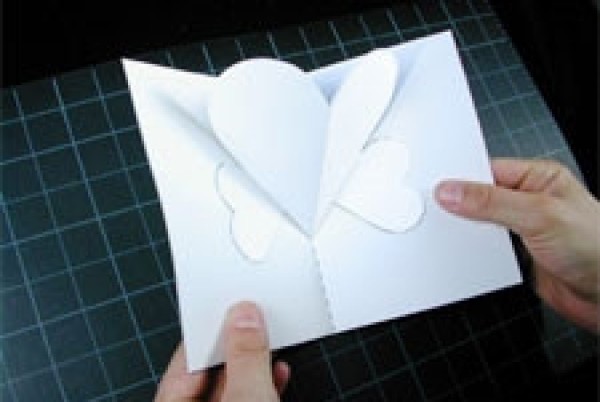 How to make simple love cards and make homemade three-dimensional love cards with illustrations