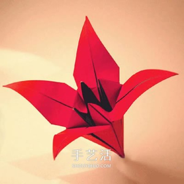 A simple origami lily method and a handmade lily folding tutorial