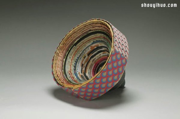 Heating and baking soft old books into Bian Zhang paper sculpture art