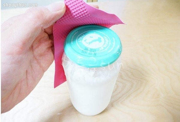 10 kinds of daily life props can be made by DIY using broken plastic gloves