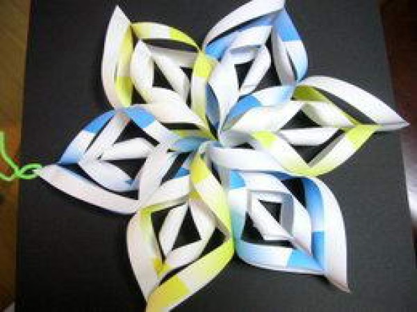 How to cut a pinwheel-shaped six-pointed star