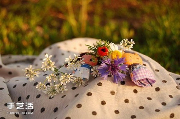 Sweet and cute handmade fabric dolls can be played with and decorated as well