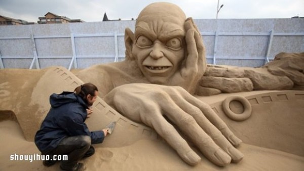 Hollywood movie themed sand sculptures to feel the artistic charm of sand