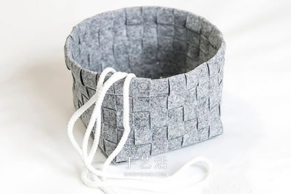 Cloth woven storage basket illustrates the weaving method of fabric storage basket