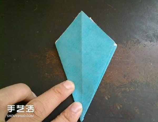 Origami carnation step by step illustration, the folding method of carnation is simple and easy to learn