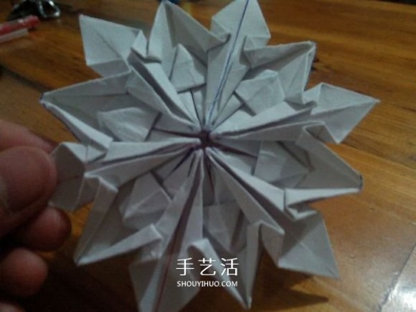 3D three-dimensional snowflake origami illustration, how to fold complex and exquisite snowflakes