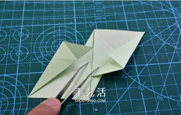 How to make an origami star flower ball, a diagram of how to fold a three-dimensional star that emits light