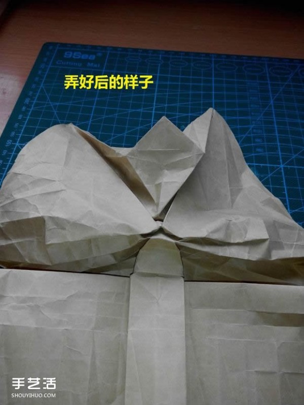 A detailed step-by-step diagram of the origami rabbit head, how to fold a complex three-dimensional rabbit head