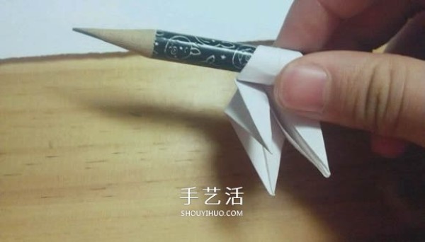 Illustration of folding method of Mandala flower, how to fold white Bana flower by hand