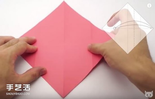 Pictures of how to fold an envelope with a heart and a heart-shaped stationery and illustrations of how to fold a love letter