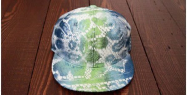 Using spray paint to simply transform an old hat, DIY illustrated tutorial