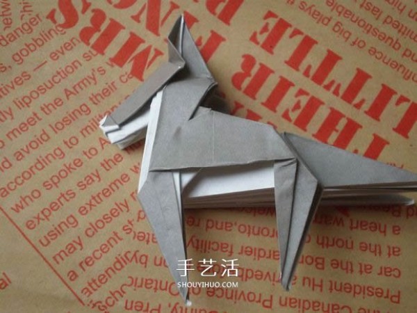 Illustrations of how to fold a cute puppy. Step-by-step pictures of origami puppies.