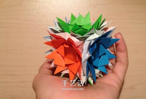 How to fold a three-dimensional combination of thorn balls and an origami illustration of a thorny flower ball