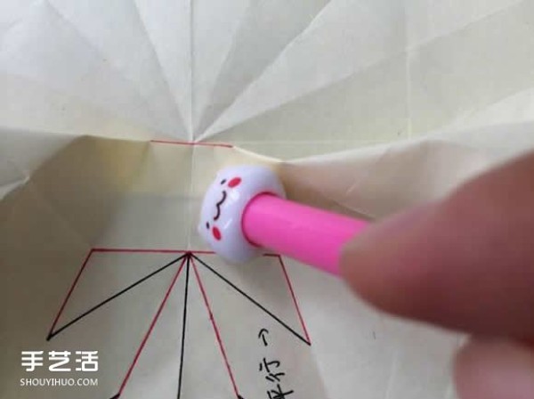 Illustrated tutorial on how to fold an eight-petal flower, steps in the process of origami an eight-petal flower