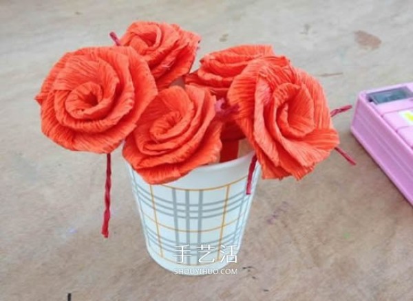 How to make handmade crepe paper roses, how to fold roses and crepe paper flowers