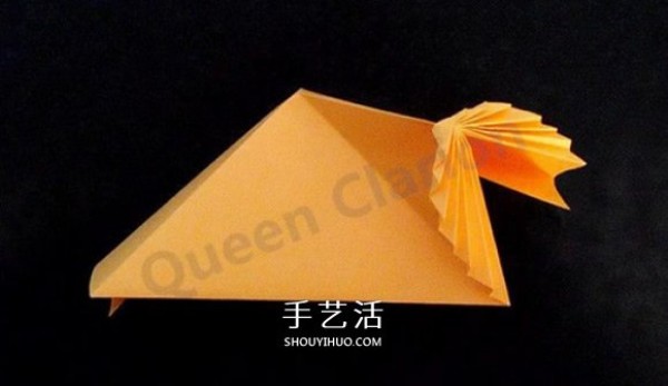 Illustration of folding a leaf carton with a leaf lid origami method