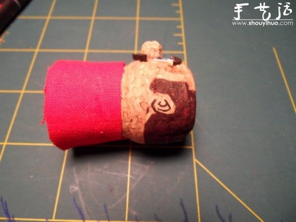 Tutorial on DIY Mario with red wine cork