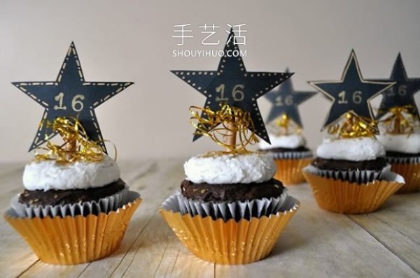 Illustrated tutorial on how to make New Year cupcake decorations