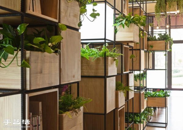 The smart design of Beijing Home Cafe with natural partitions of plants