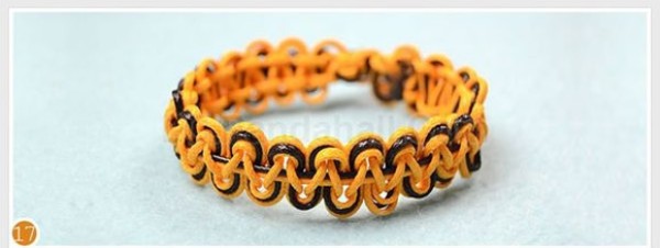 Detailed illustrated steps of weaving a wavy bracelet with two wax ropes