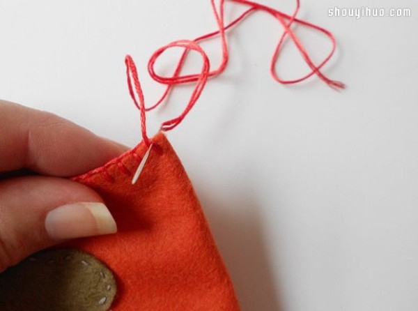 Illustrated tutorial on hand-making of cute non-woven fabric covers