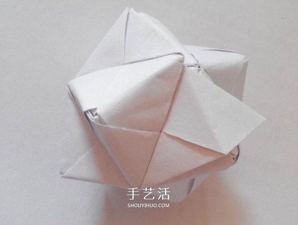 Illustration of folding a polyhedral cube, step-by-step diagram of origami cube