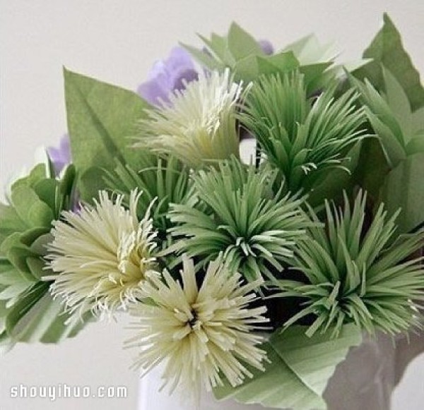 Illustrated tutorial on how to make simple and beautiful handmade paper flowers