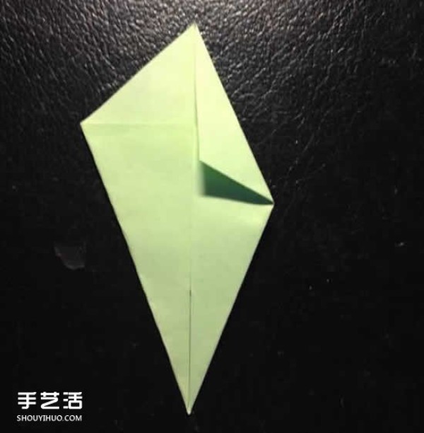 How to fold a four-petaled flower with illustrated steps. How to make an origami four-petaled flower by hand