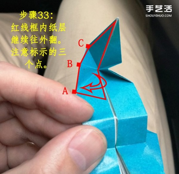 The folding method of the frog on the leaf illustrates the process of the frog on the origami leaf