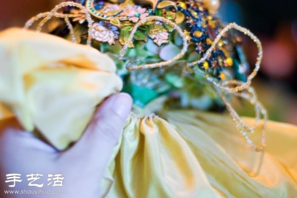 Hand-making tutorial on brooch and bouquet