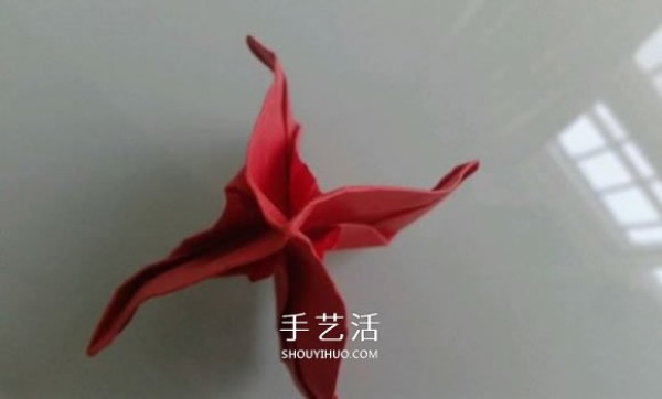 Origami flower tutorial: Illustration of how to fold a beautiful double rose