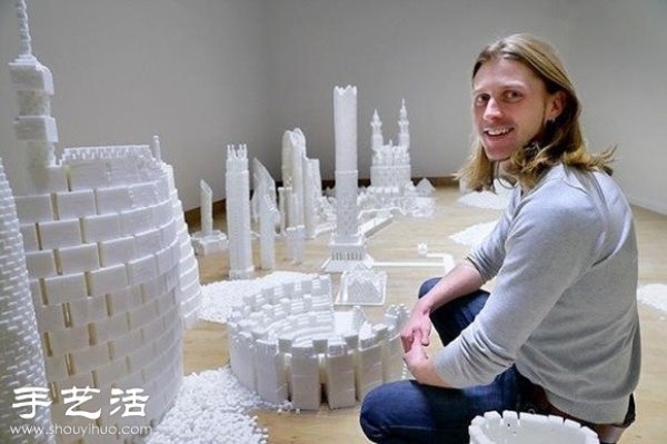 More than 500,000 sugar cubes DIY a fantasy future city model