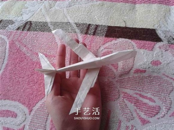 Victors folding method illustrates the steps of a complex origami passenger plane