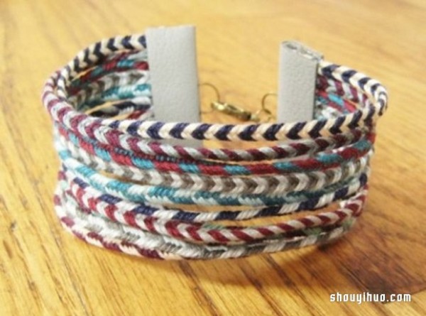 A tutorial on how to make a wide bracelet and a tutorial on how to braid a wide bracelet