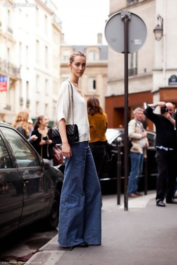 Wide-leg trousers are back in fashion for girls in autumn and winter